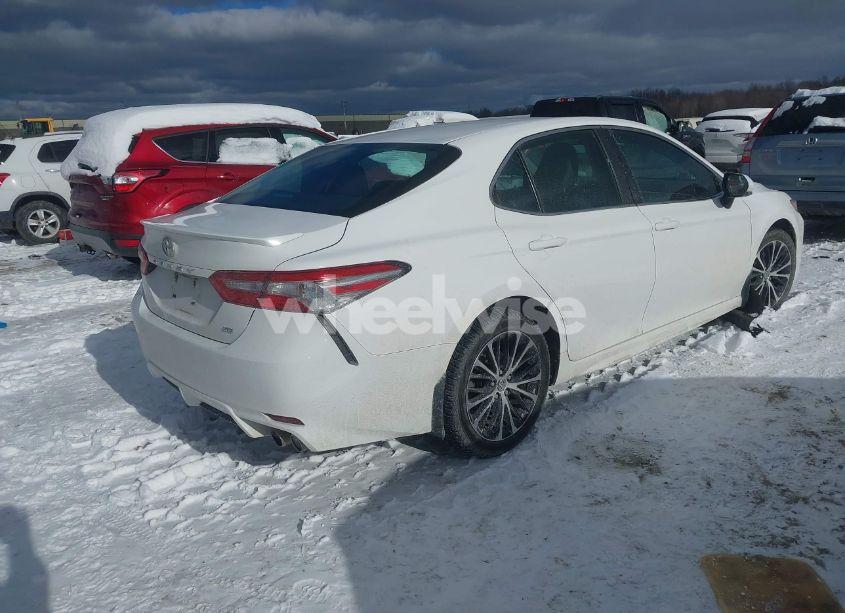 Photo 4 of 2018 Toyota Camry SE (VIN 4T1B11HK4JU031100)