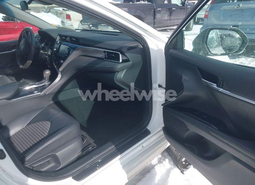 Photo 5 of 2018 Toyota Camry SE (VIN 4T1B11HK4JU031100)