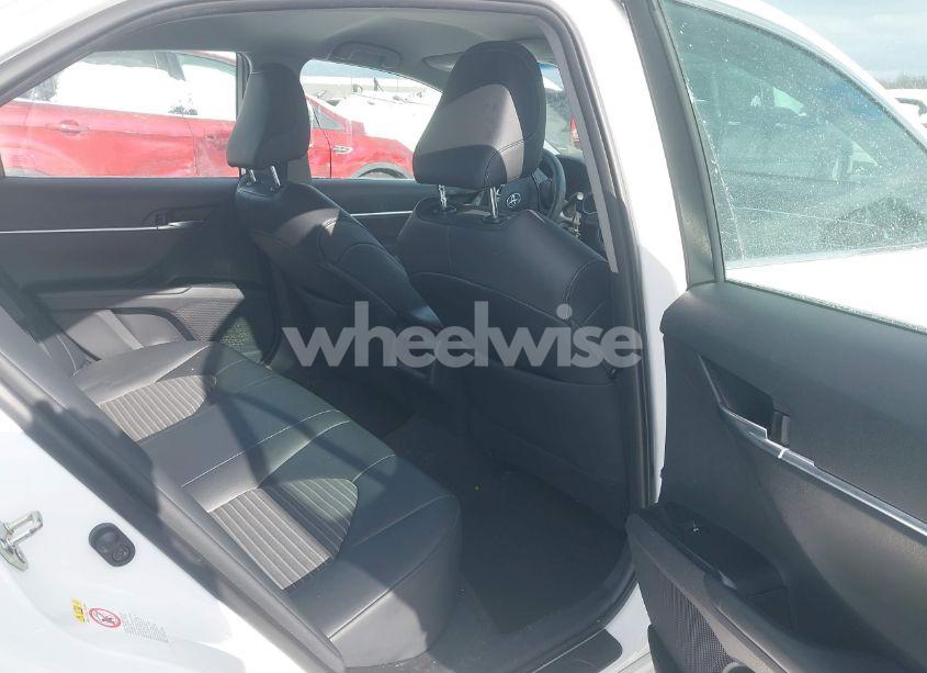 Photo 8 of 2018 Toyota Camry SE (VIN 4T1B11HK4JU031100)