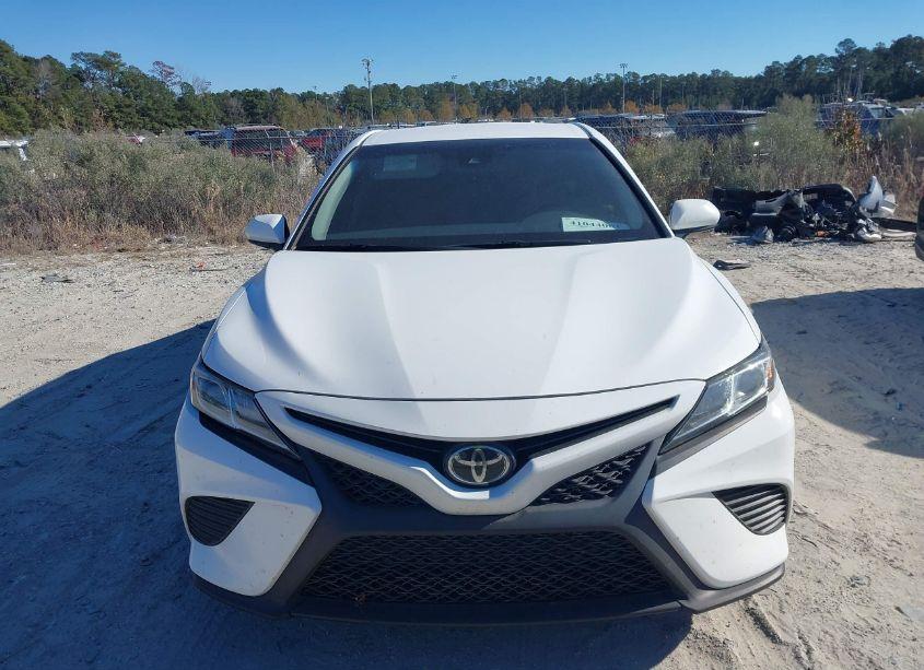 Photo 12 of 2018 Toyota Camry SE (VIN 4T1B11HK4JU036801)