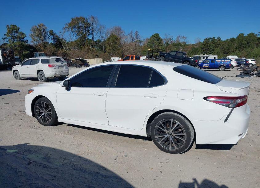 Photo 14 of 2018 Toyota Camry SE (VIN 4T1B11HK4JU036801)