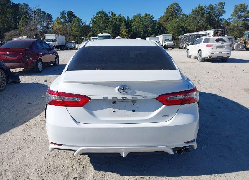 Photo 16 of 2018 Toyota Camry SE (VIN 4T1B11HK4JU036801)