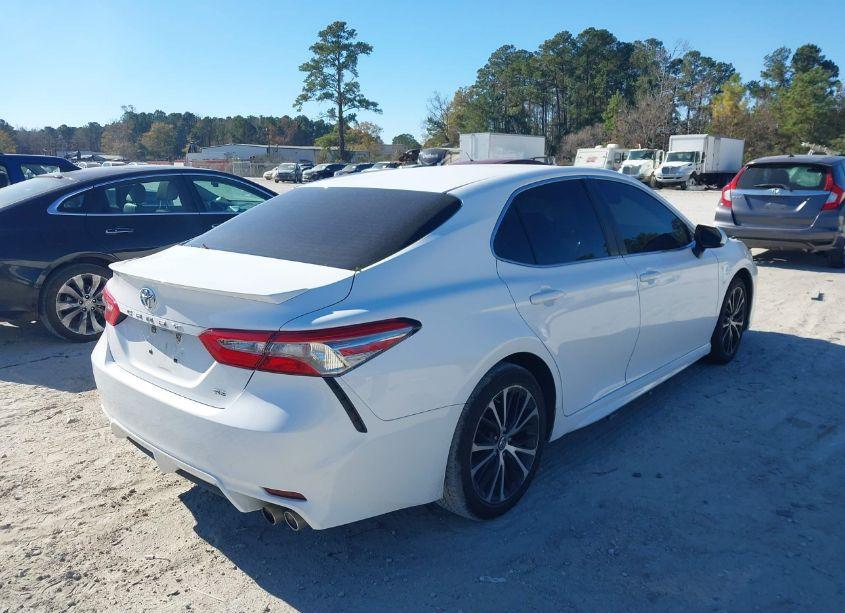 Photo 4 of 2018 Toyota Camry SE (VIN 4T1B11HK4JU036801)