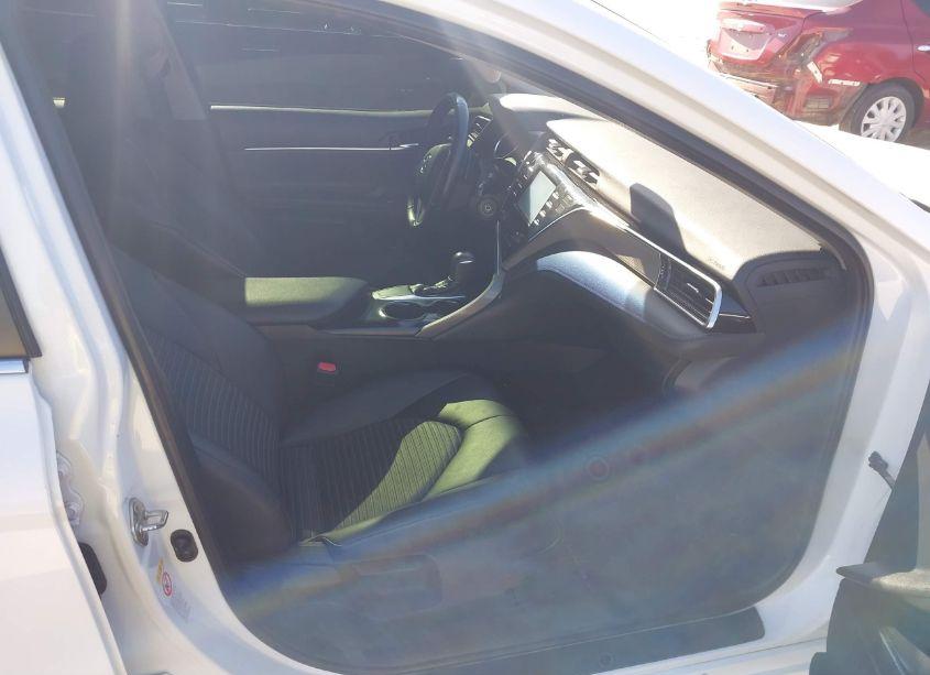 Photo 5 of 2018 Toyota Camry SE (VIN 4T1B11HK4JU036801)