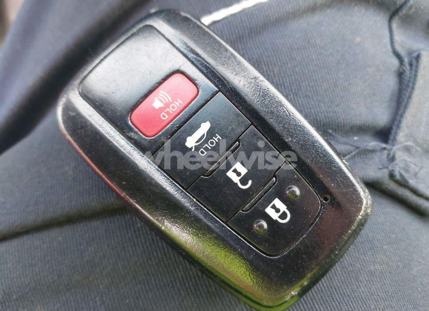 Photo 11 of 2018 Toyota Camry XLE (VIN 4T1B11HK4JU040136)