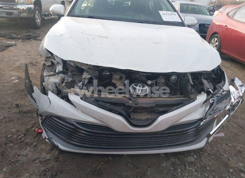 Photo 6 of 2018 Toyota Camry XLE (VIN 4T1B11HK4JU040136)