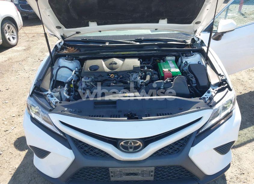 Photo 10 of 2018 Toyota Camry SE (VIN 4T1B11HK4JU043294)