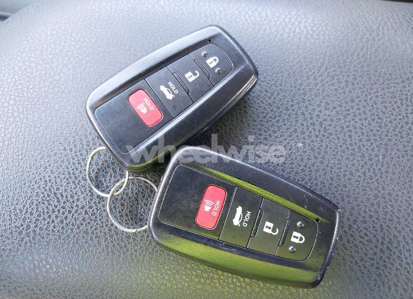 Photo 11 of 2018 Toyota Camry SE (VIN 4T1B11HK4JU043294)