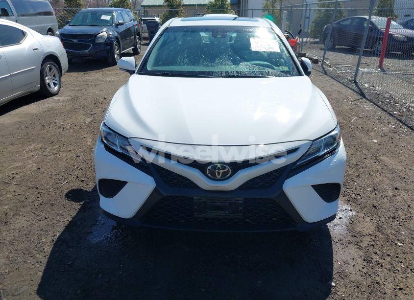 Photo 12 of 2018 Toyota Camry SE (VIN 4T1B11HK4JU043294)