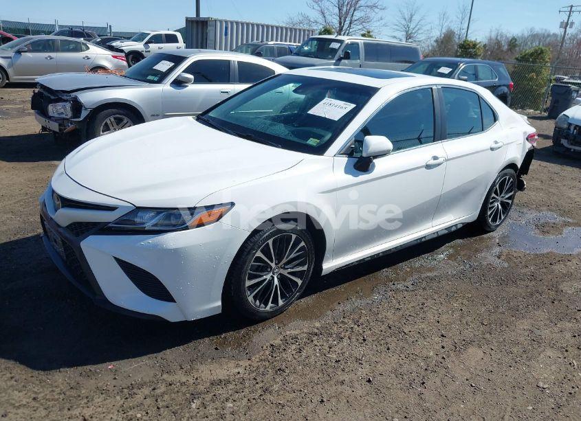 Photo 14 of 2018 Toyota Camry SE (VIN 4T1B11HK4JU043294)