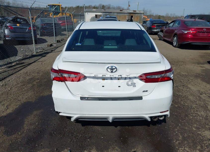 Photo 16 of 2018 Toyota Camry SE (VIN 4T1B11HK4JU043294)