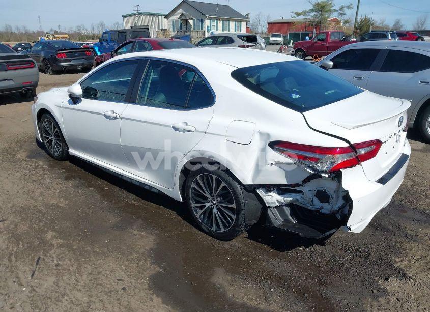 Photo 3 of 2018 Toyota Camry SE (VIN 4T1B11HK4JU043294)
