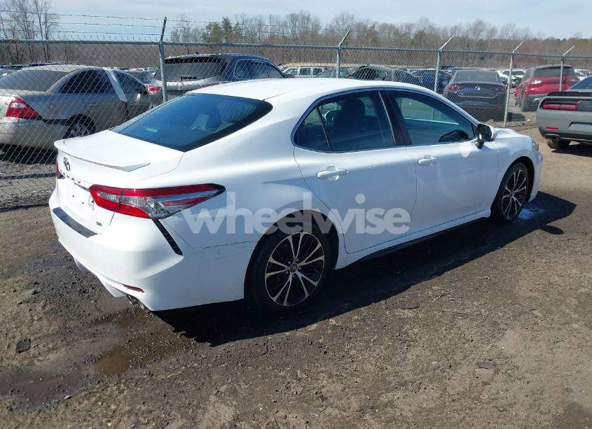 Photo 4 of 2018 Toyota Camry SE (VIN 4T1B11HK4JU043294)
