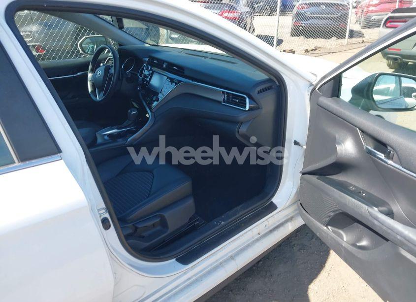 Photo 5 of 2018 Toyota Camry SE (VIN 4T1B11HK4JU043294)