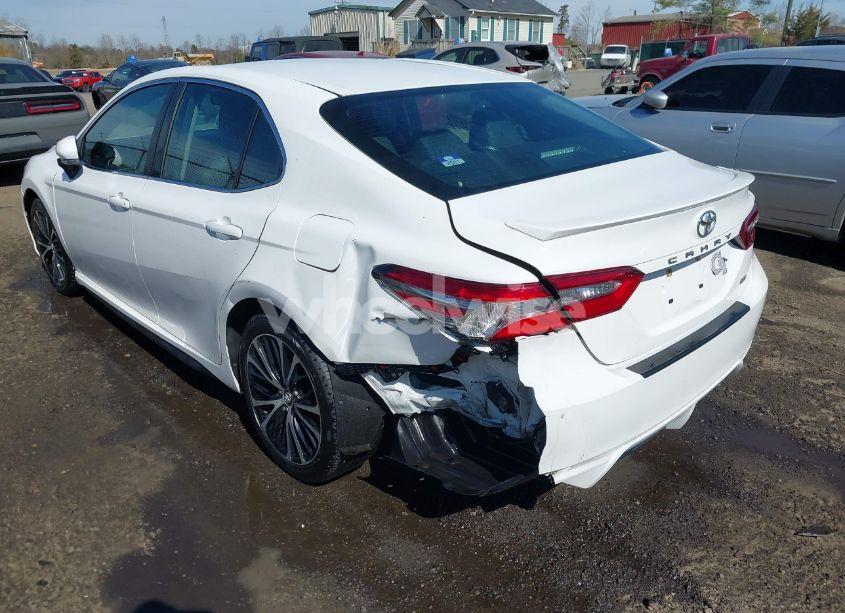 Photo 6 of 2018 Toyota Camry SE (VIN 4T1B11HK4JU043294)