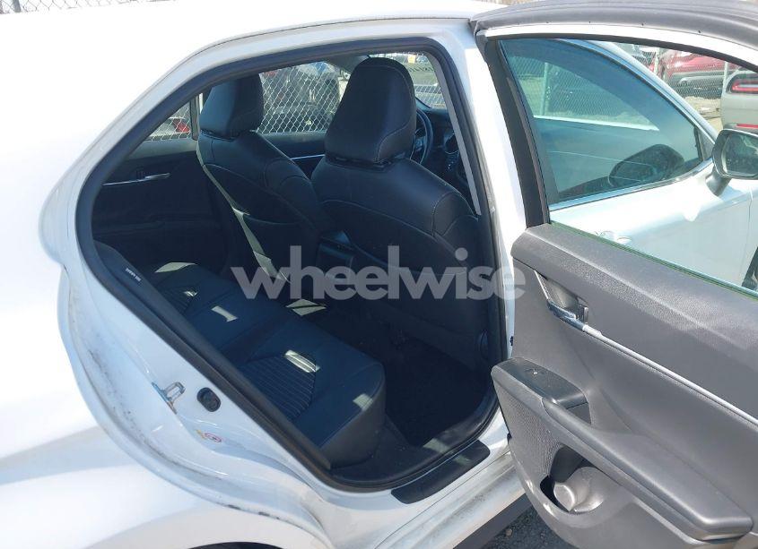 Photo 8 of 2018 Toyota Camry SE (VIN 4T1B11HK4JU043294)