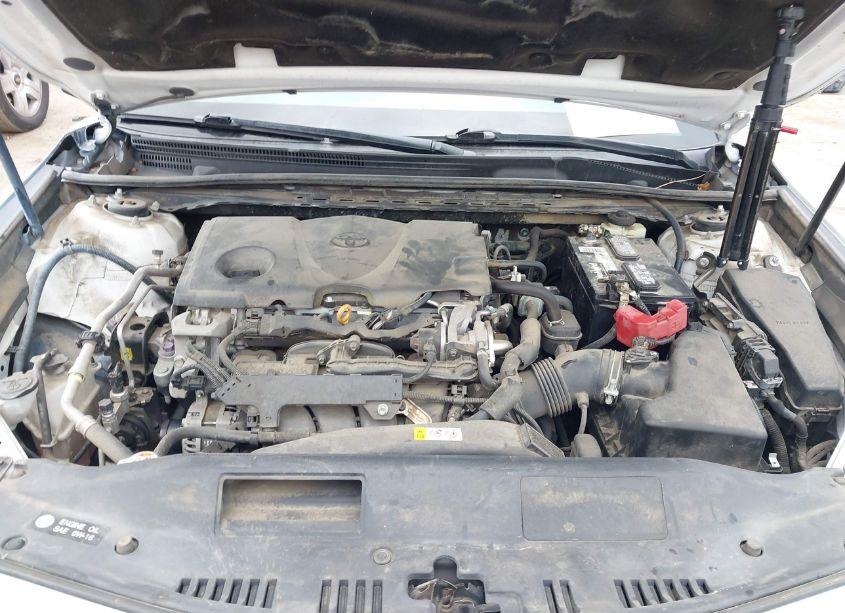 Photo 10 of 2018 Toyota Camry LE (VIN 4T1B11HK4JU053386)