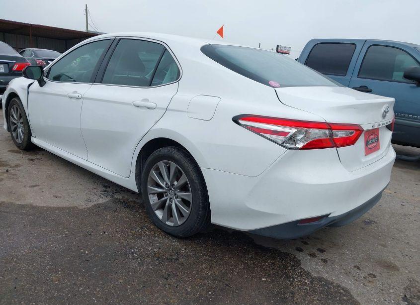 Photo 3 of 2018 Toyota Camry LE (VIN 4T1B11HK4JU053386)