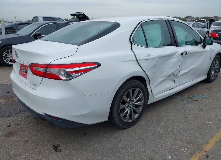 Photo 4 of 2018 Toyota Camry LE (VIN 4T1B11HK4JU053386)