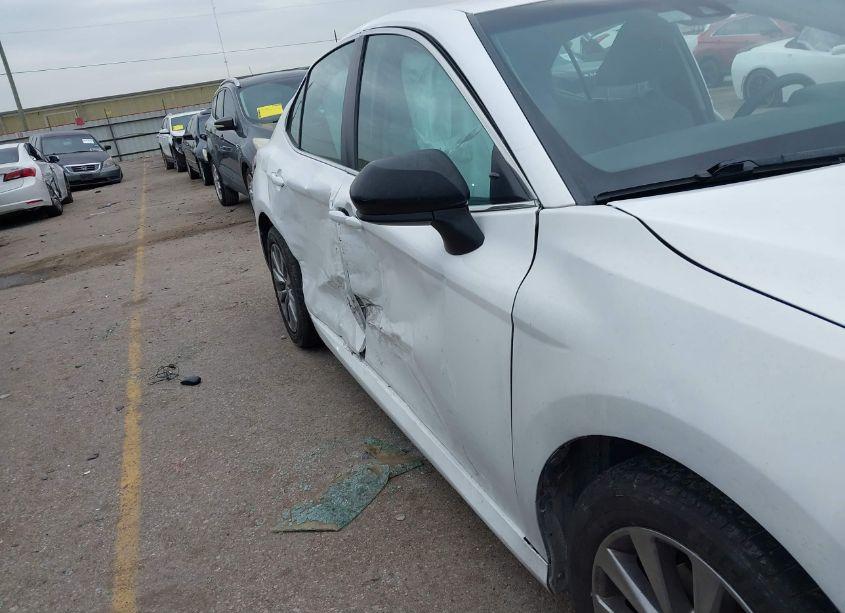 Photo 6 of 2018 Toyota Camry LE (VIN 4T1B11HK4JU053386)