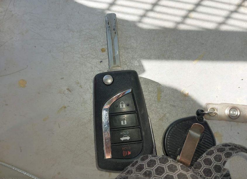 Photo 11 of 2018 Toyota Camry SE (VIN 4T1B11HK4JU070706)