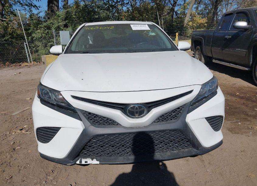 Photo 12 of 2018 Toyota Camry SE (VIN 4T1B11HK4JU070706)