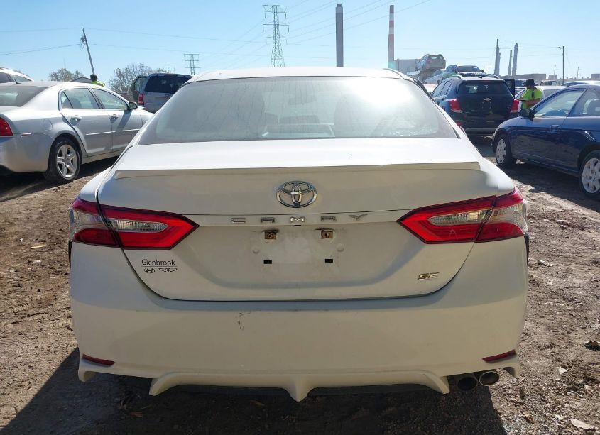Photo 16 of 2018 Toyota Camry SE (VIN 4T1B11HK4JU070706)