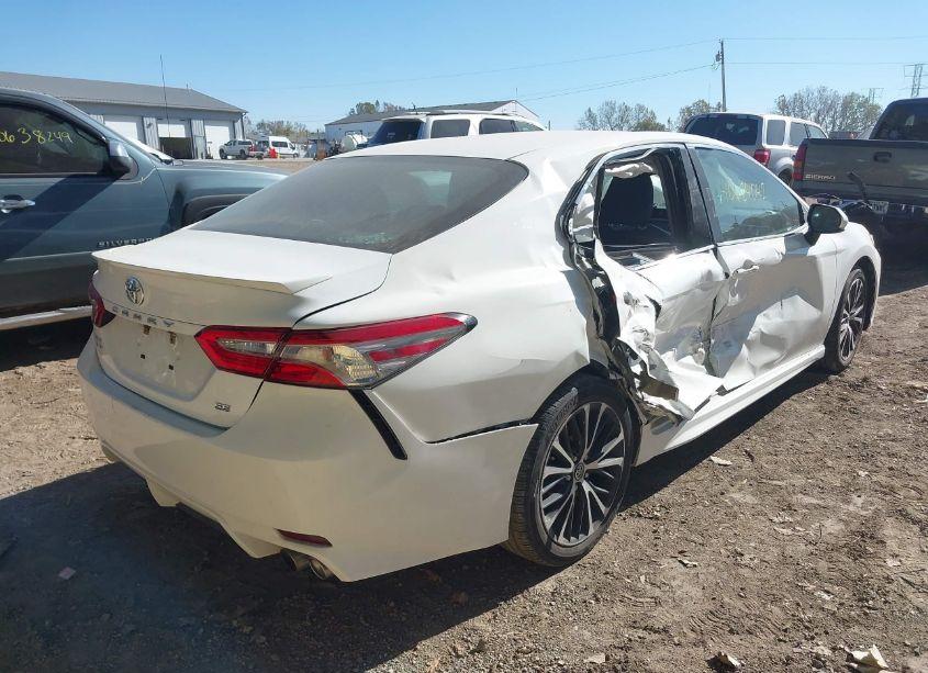 Photo 4 of 2018 Toyota Camry SE (VIN 4T1B11HK4JU070706)