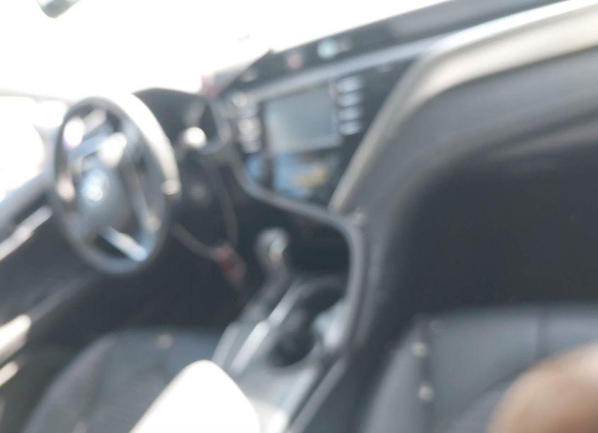 Photo 5 of 2018 Toyota Camry SE (VIN 4T1B11HK4JU070706)