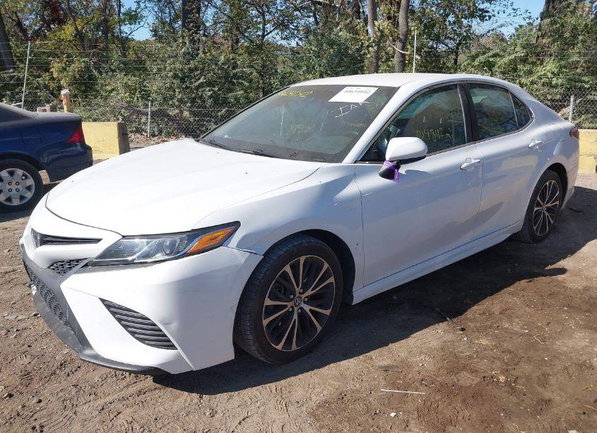Photo 6 of 2018 Toyota Camry SE (VIN 4T1B11HK4JU070706)