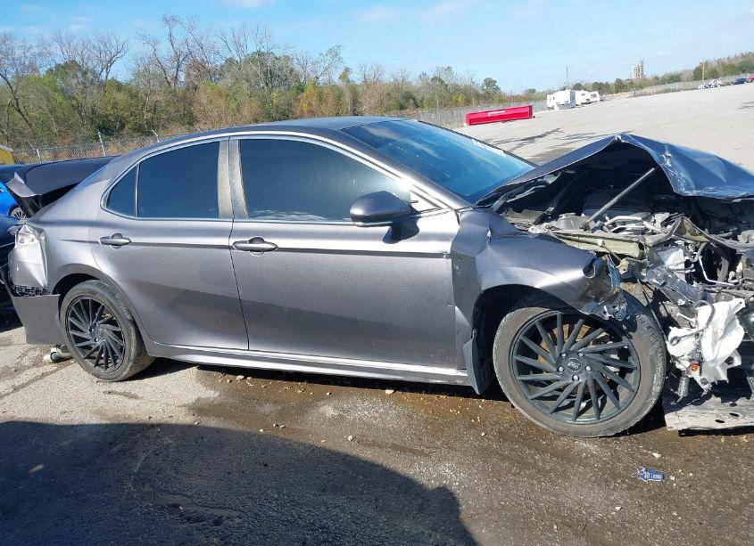 Photo 13 of 2018 Toyota Camry SE (VIN 4T1B11HK4JU075923)