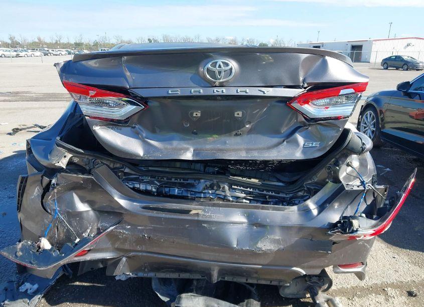 Photo 16 of 2018 Toyota Camry SE (VIN 4T1B11HK4JU075923)