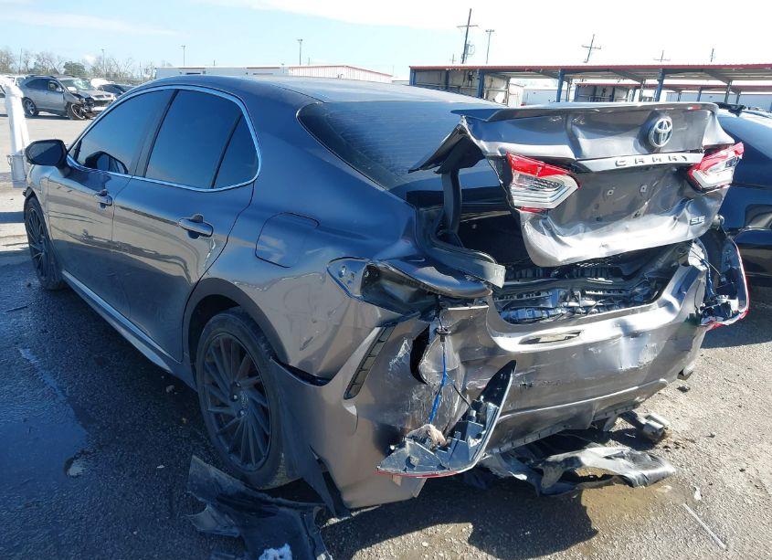 Photo 3 of 2018 Toyota Camry SE (VIN 4T1B11HK4JU075923)