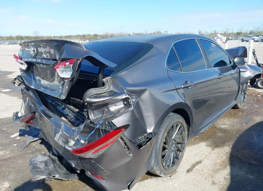 Photo 4 of 2018 Toyota Camry SE (VIN 4T1B11HK4JU075923)