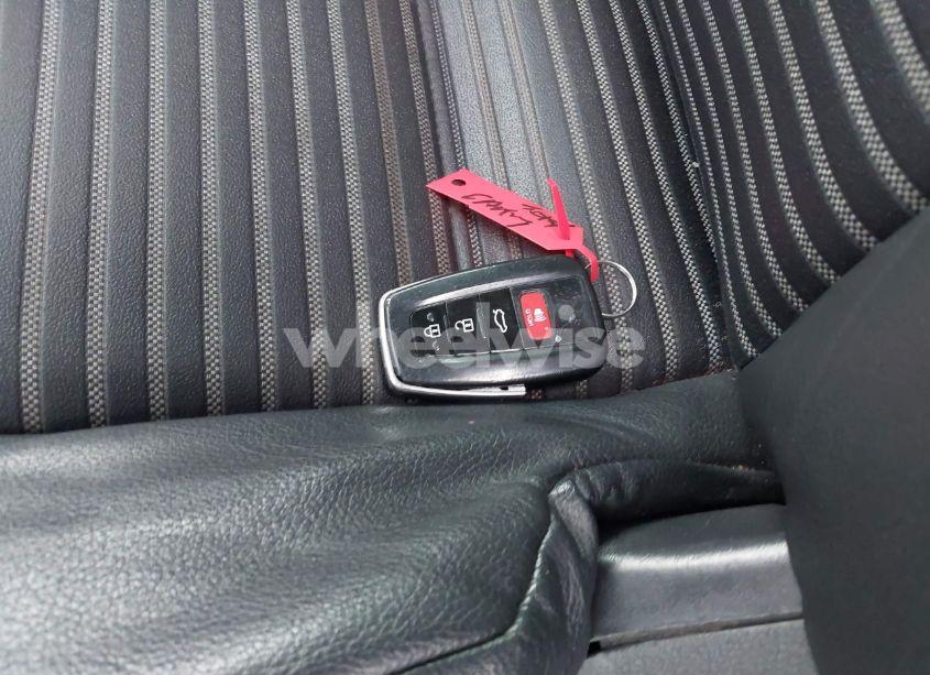 Photo 11 of 2018 Toyota Camry SE (VIN 4T1B11HK4JU079020)