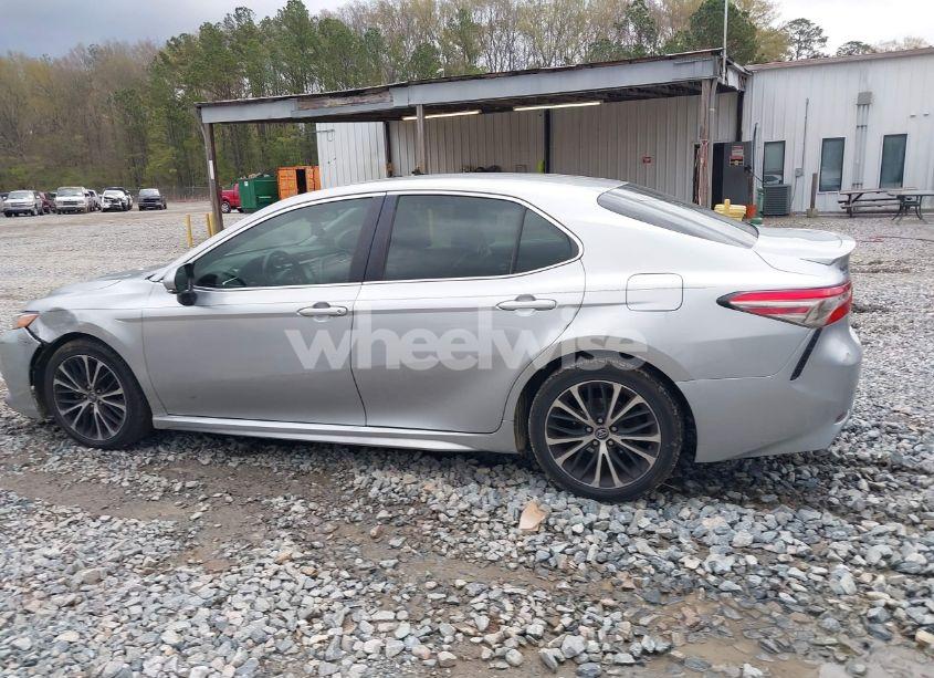 Photo 14 of 2018 Toyota Camry SE (VIN 4T1B11HK4JU079020)