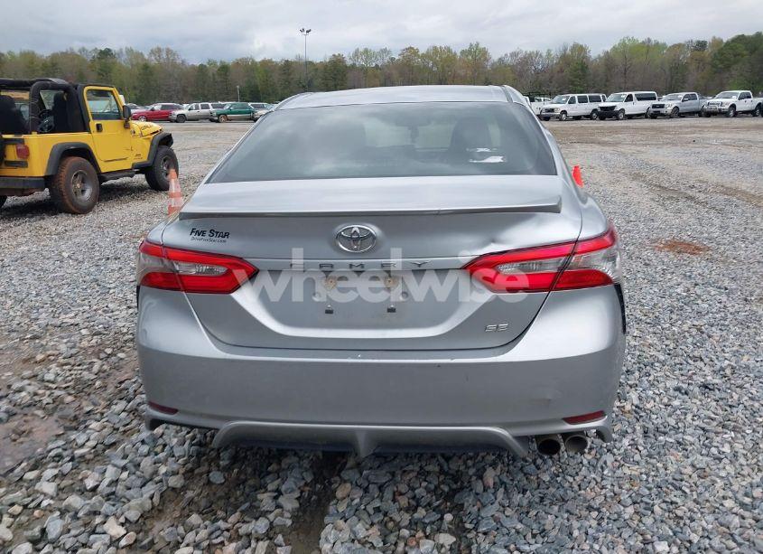 Photo 16 of 2018 Toyota Camry SE (VIN 4T1B11HK4JU079020)