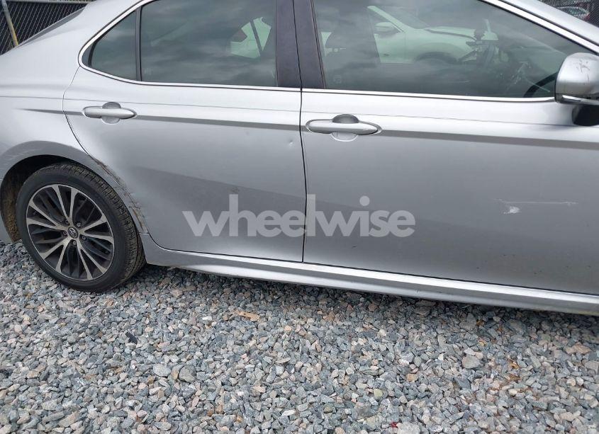 Photo 18 of 2018 Toyota Camry SE (VIN 4T1B11HK4JU079020)