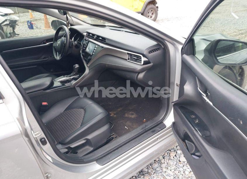 Photo 5 of 2018 Toyota Camry SE (VIN 4T1B11HK4JU079020)