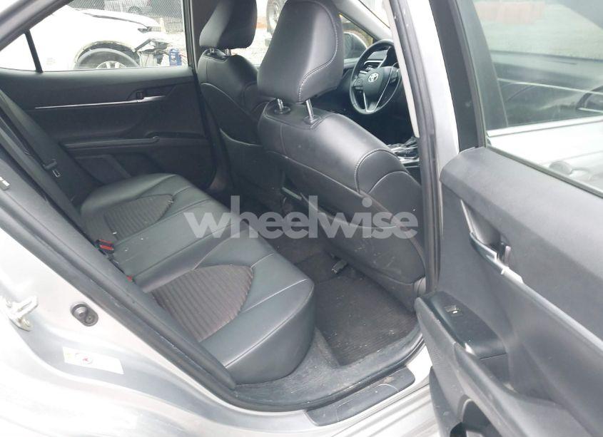 Photo 8 of 2018 Toyota Camry SE (VIN 4T1B11HK4JU079020)