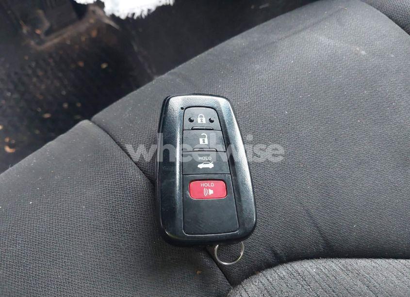 Photo 11 of 2018 Toyota Camry LE (VIN 4T1B11HK4JU092589)