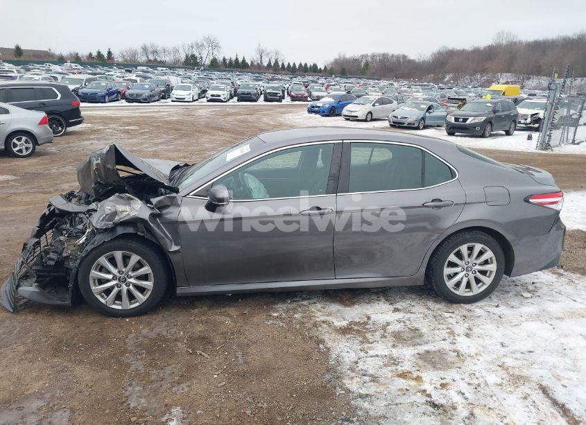 Photo 14 of 2018 Toyota Camry LE (VIN 4T1B11HK4JU092589)