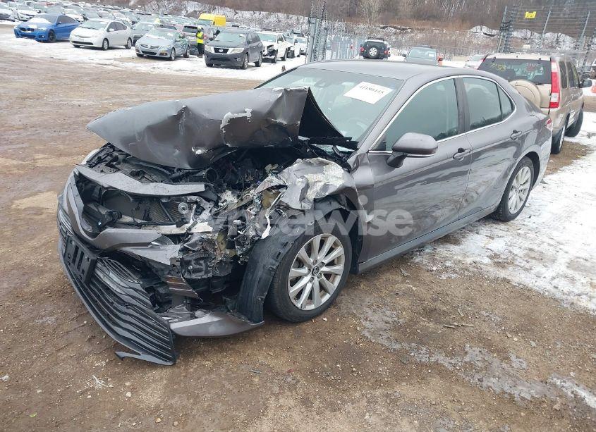 Photo 2 of 2018 Toyota Camry LE (VIN 4T1B11HK4JU092589)