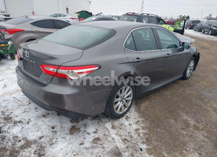Photo 4 of 2018 Toyota Camry LE (VIN 4T1B11HK4JU092589)