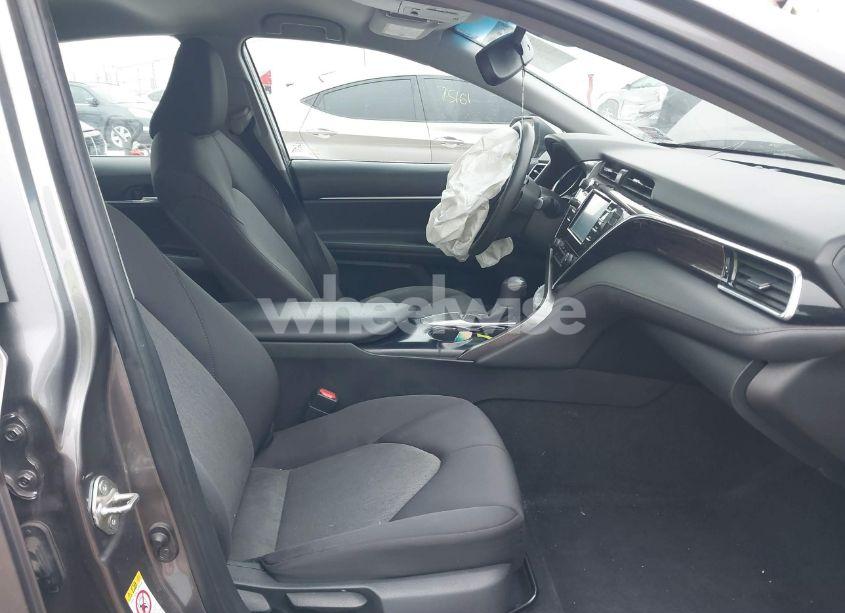 Photo 5 of 2018 Toyota Camry LE (VIN 4T1B11HK4JU092589)