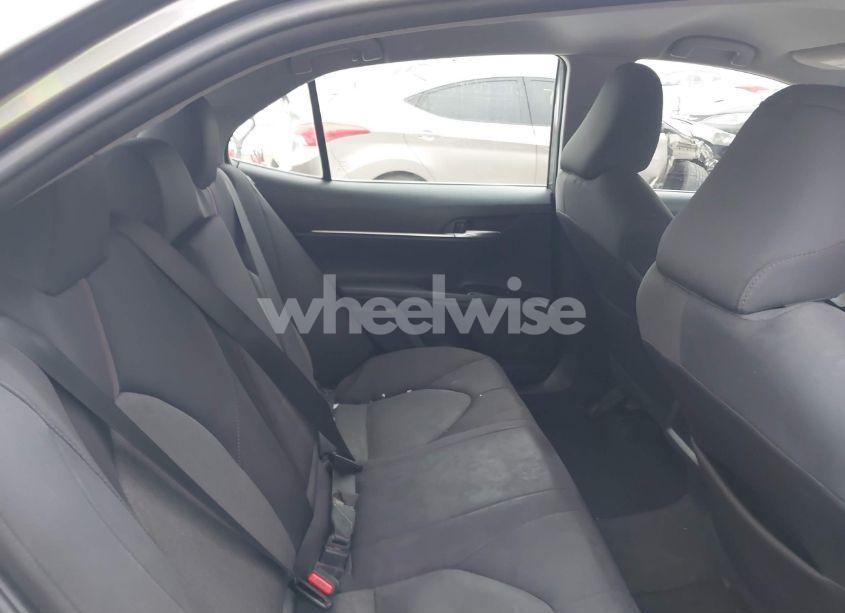 Photo 8 of 2018 Toyota Camry LE (VIN 4T1B11HK4JU092589)