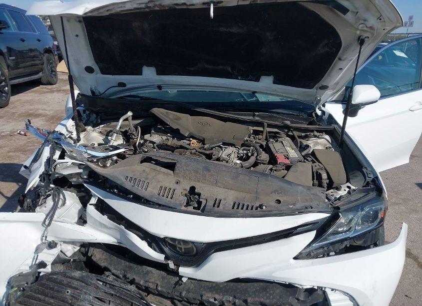 Photo 10 of 2018 Toyota Camry LE (VIN 4T1B11HK4JU099123)