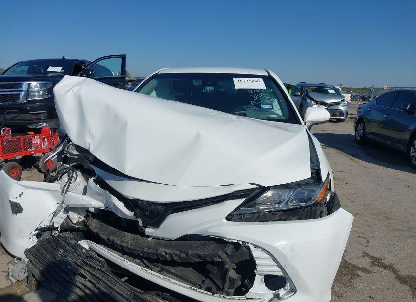 Photo 12 of 2018 Toyota Camry LE (VIN 4T1B11HK4JU099123)