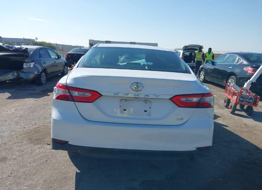 Photo 16 of 2018 Toyota Camry LE (VIN 4T1B11HK4JU099123)