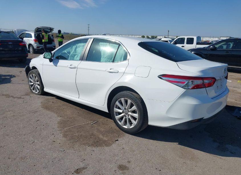 Photo 3 of 2018 Toyota Camry LE (VIN 4T1B11HK4JU099123)